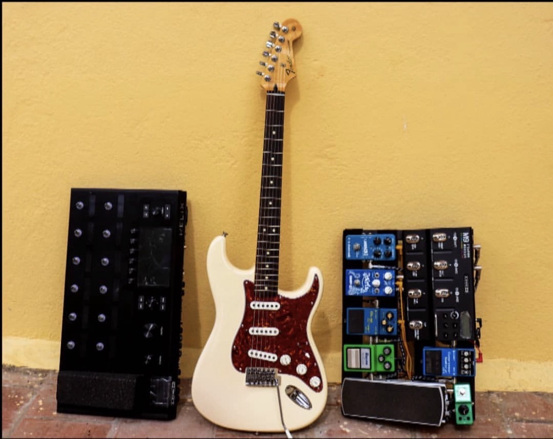 Line6 Helix x Fender MIM Strat x Pedalboard